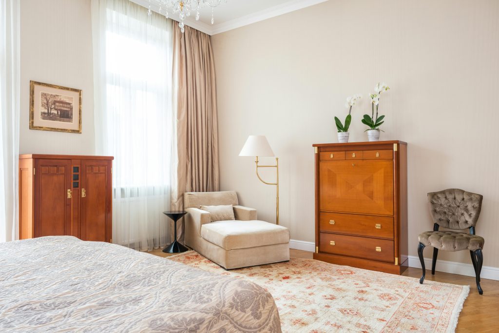 Buying old hospitality furniture