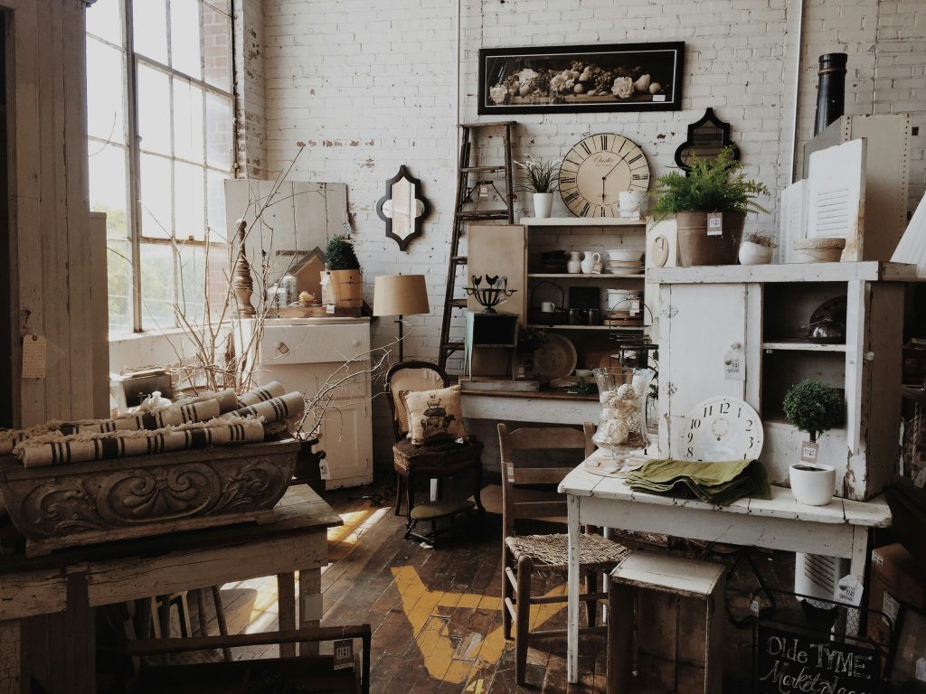 Guide to buying old hospitality furniture for your hotel
